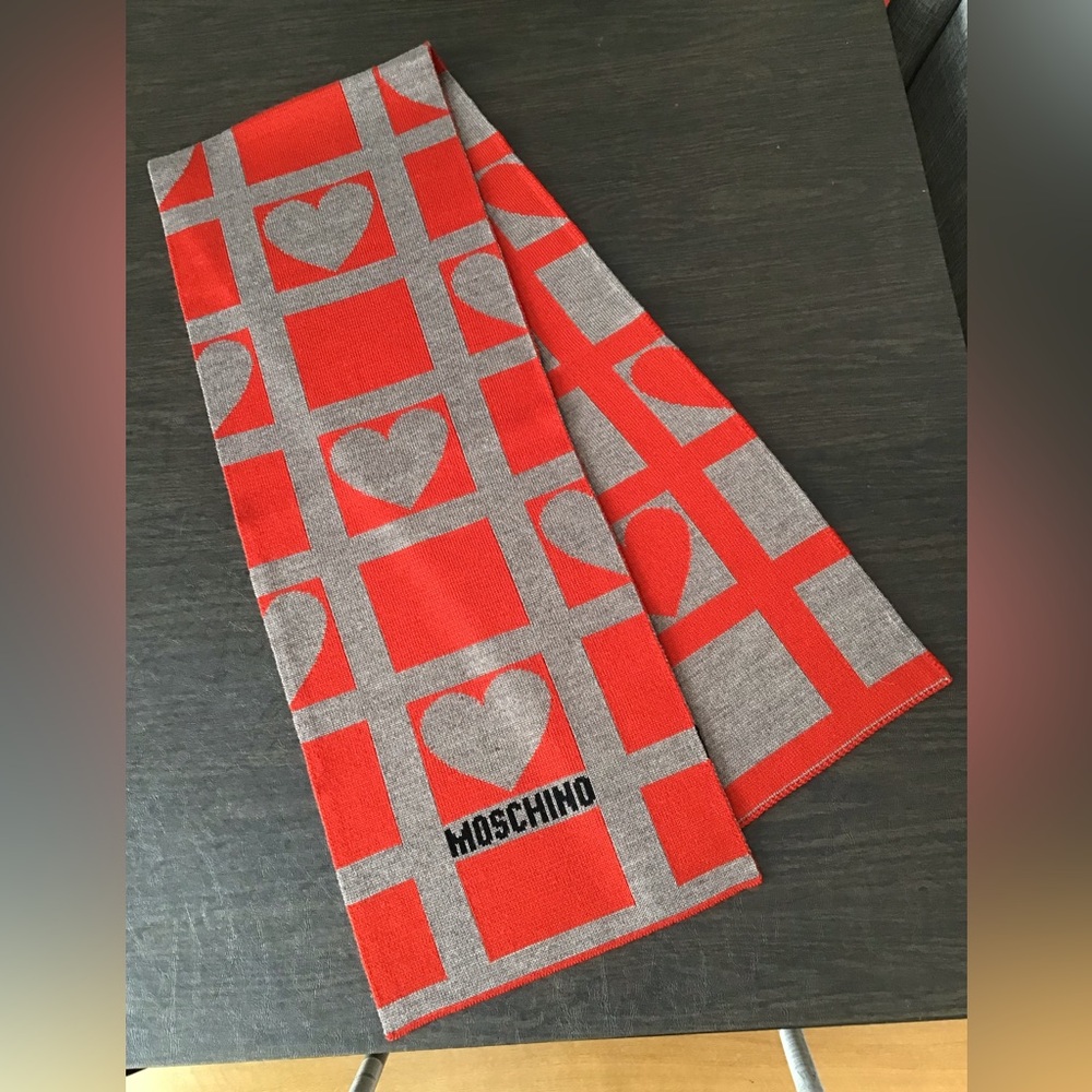 NWOT MOSCHINO Heart print wool scarf.  Mint condition!